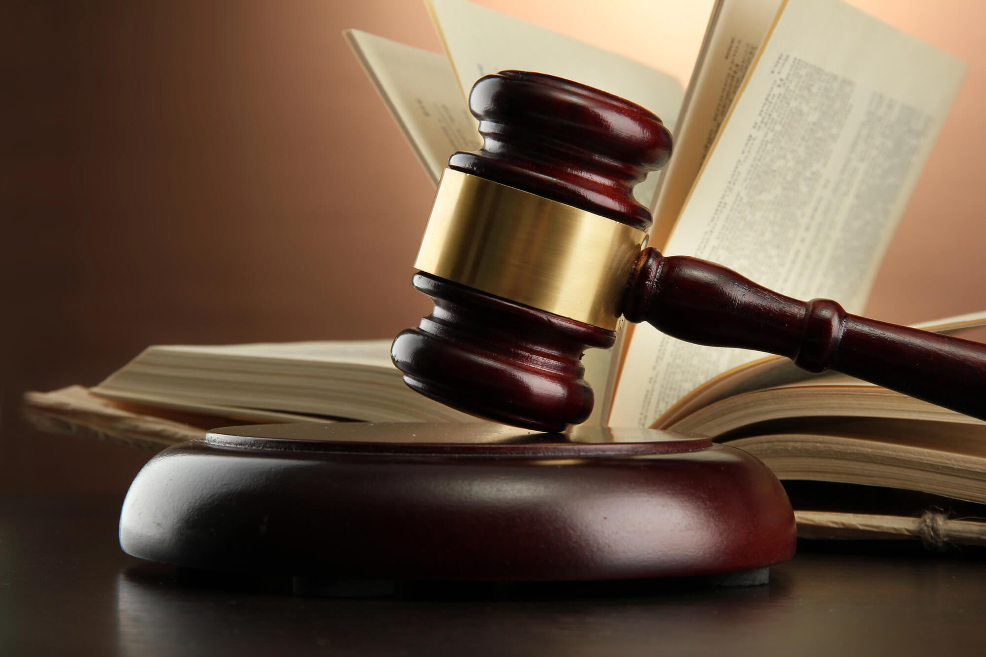 Here’s Why You Should Use A Florida Real Estate Lawyer Instead Of A Title Company For Your Closing