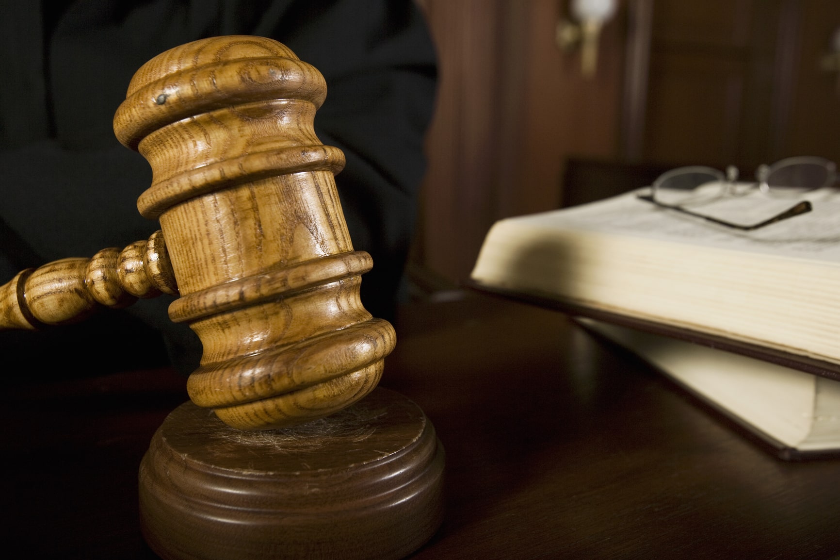 5 signs to contact a slip and fall lawyer in Hollywood, FL